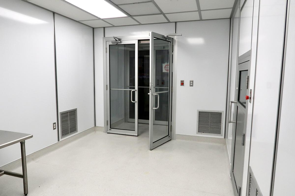 Used Clean Air Technology Cleanroom Compounding Suite