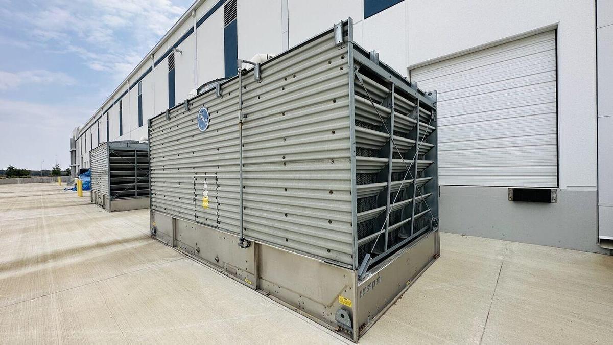 Used York MaxE 400 Ton Centrifugal Chiller with Cooling Tower