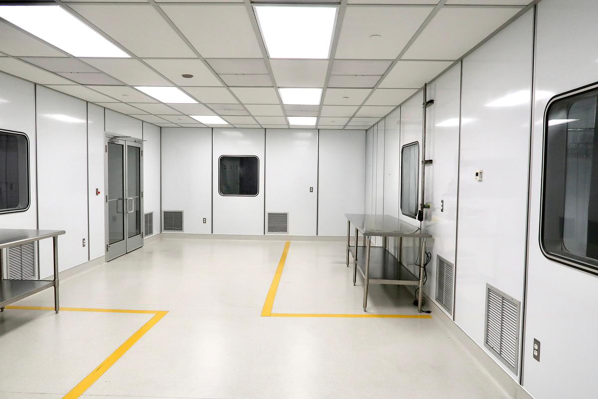 Used Clean Air Technology Cleanroom Compounding Suite