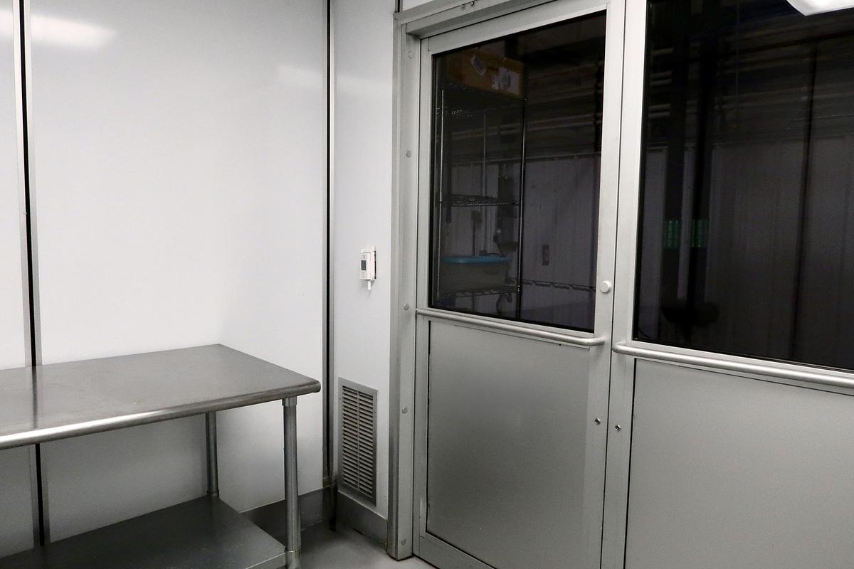 Used Clean Air Technology Cleanroom Compounding Suite