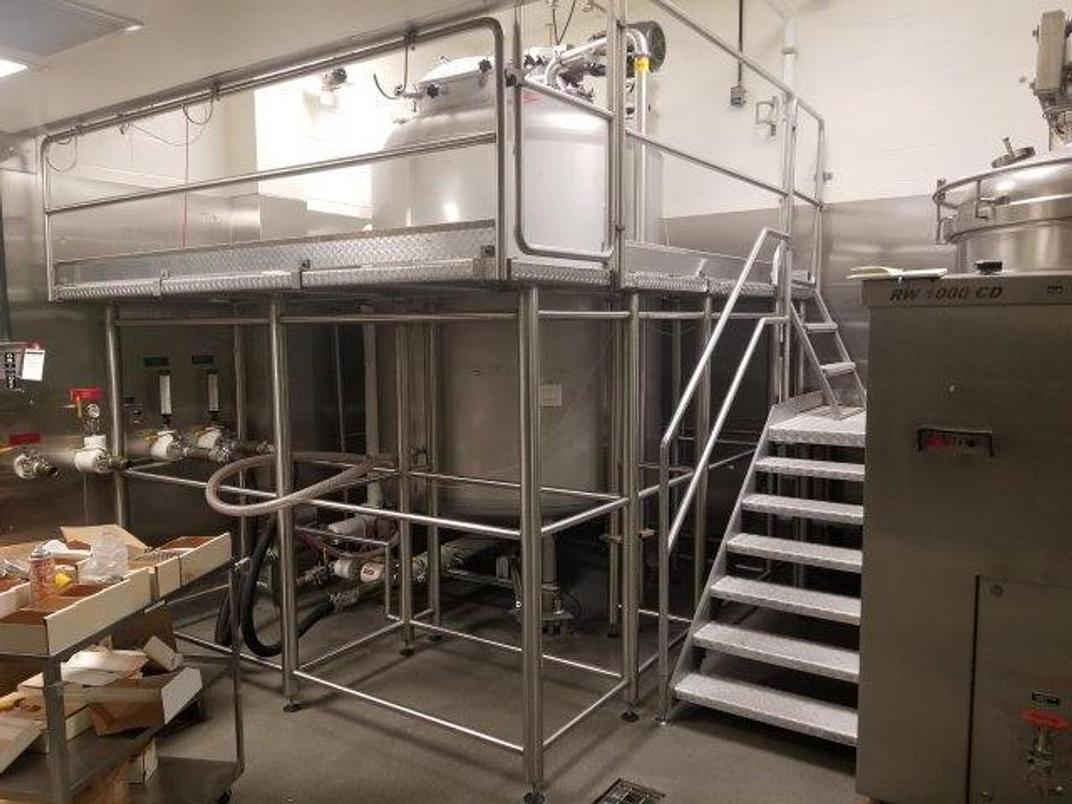 Used Mueller 4,000 Liter Mix Tank