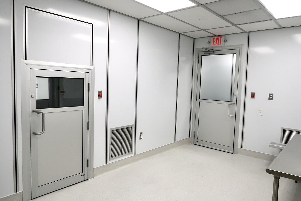 Used Clean Air Technology Cleanroom Compounding Suite