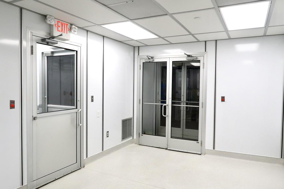 Used Clean Air Technology Cleanroom Compounding Suite