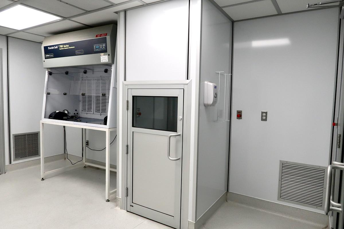 Used Clean Air Technology Cleanroom Compounding Suite