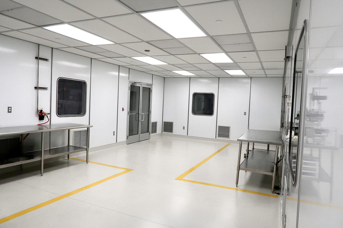 Used Clean Air Technology Cleanroom Compounding Suite