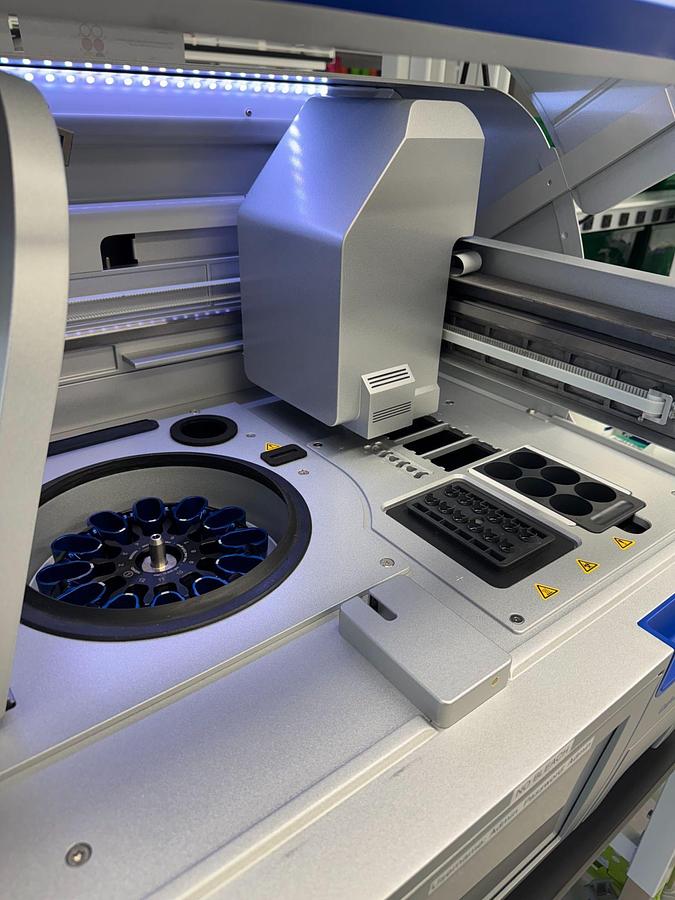 Used Qiagen QIAcube Connect RNA/DNA Extraction Instrument