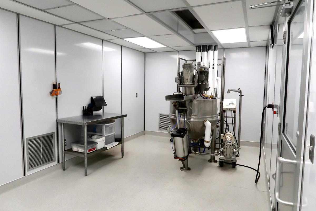 Used Clean Air Technology Cleanroom Compounding Suite