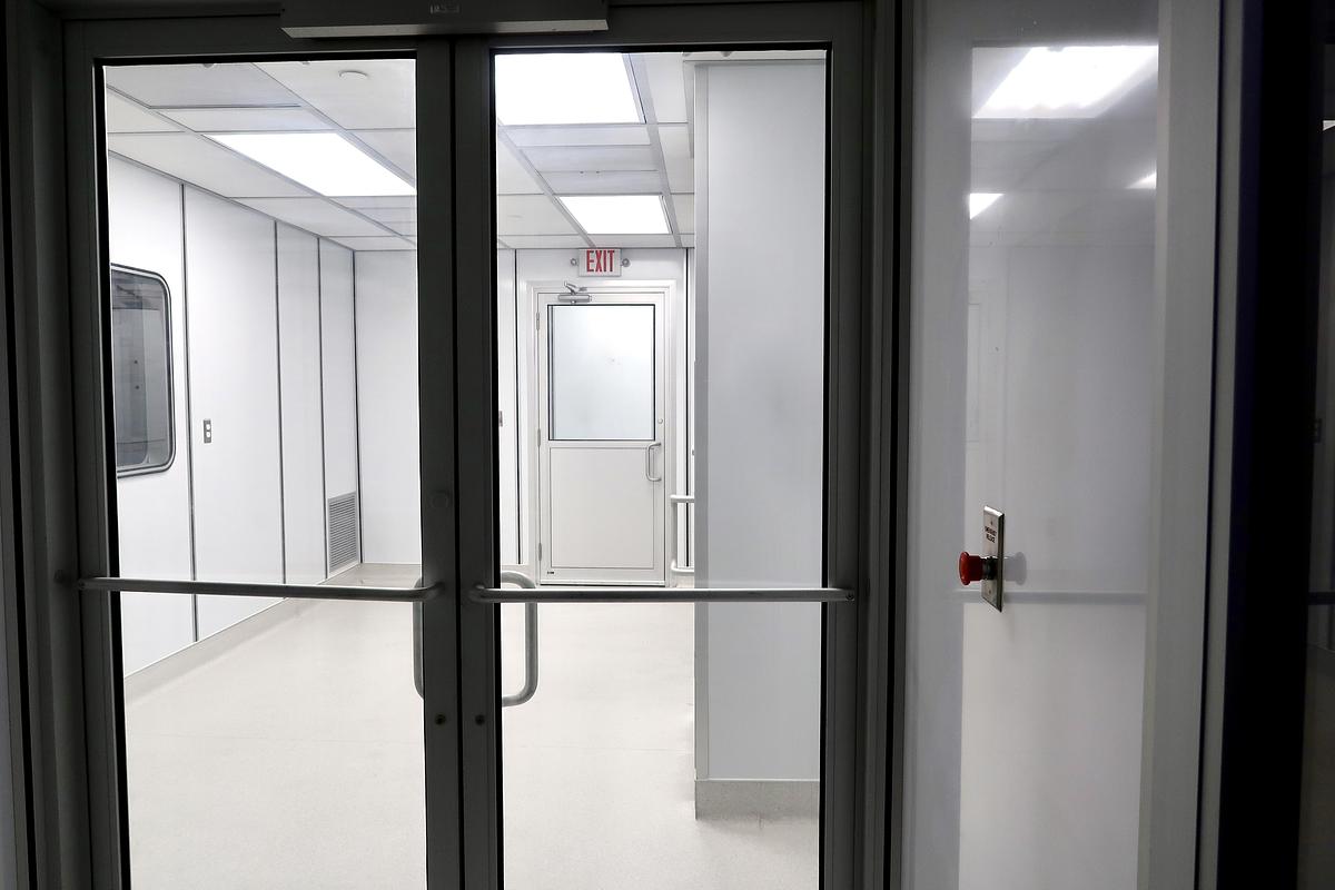 Used Clean Air Technology Cleanroom Compounding Suite