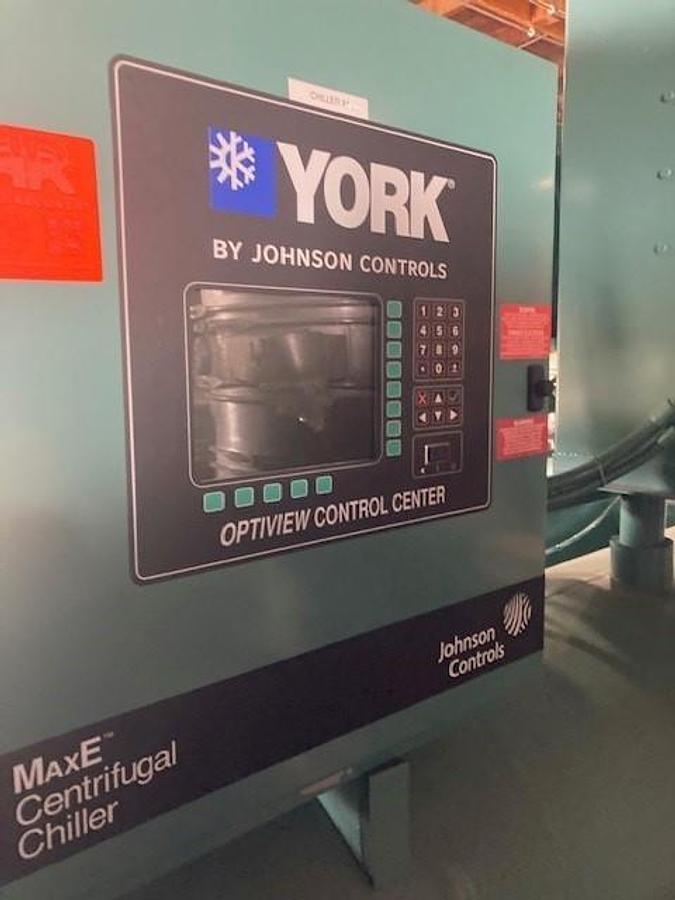 Used York MaxE 400 Ton Centrifugal Chiller with Cooling Tower