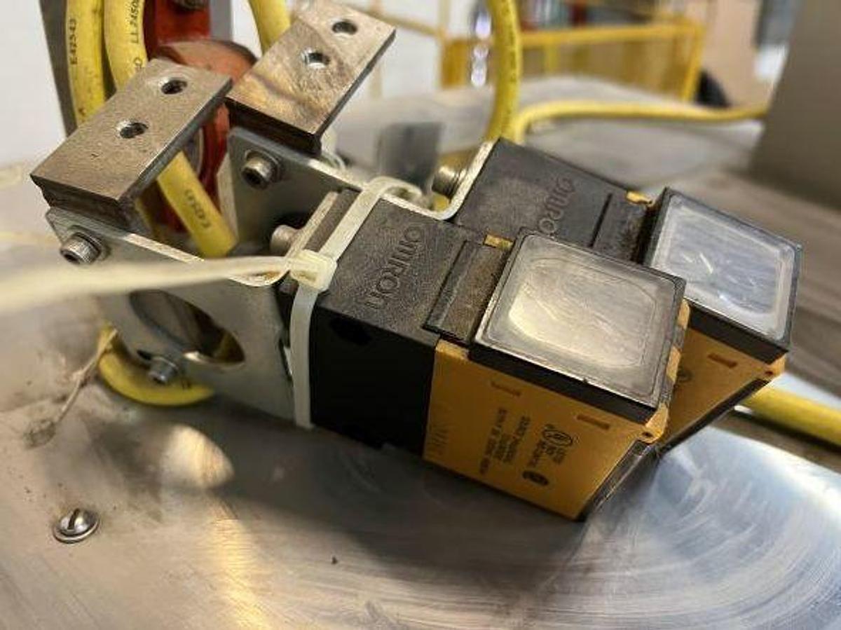 Used Universal Machine Leaflet Outserter