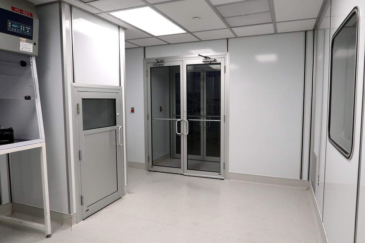 Used Clean Air Technology Cleanroom Compounding Suite