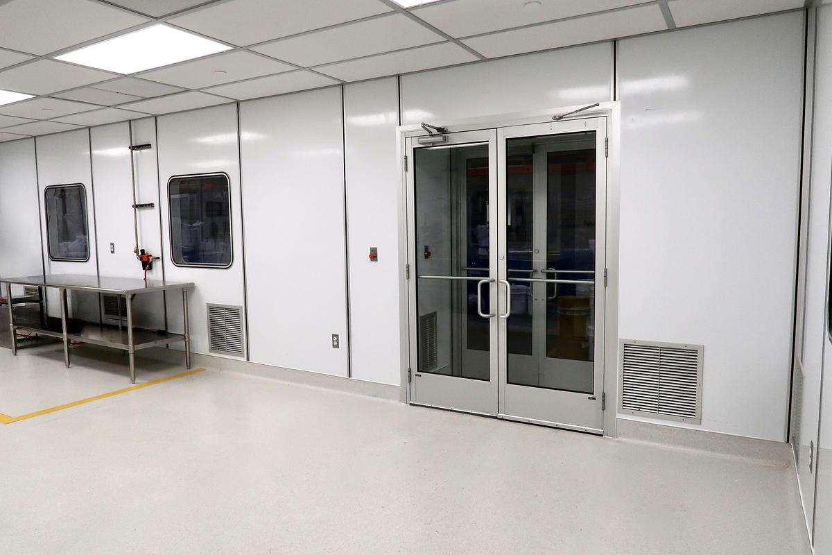 Used Clean Air Technology Cleanroom Compounding Suite
