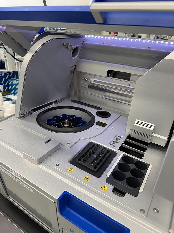 Used Qiagen QIAcube Connect RNA/DNA Extraction Instrument