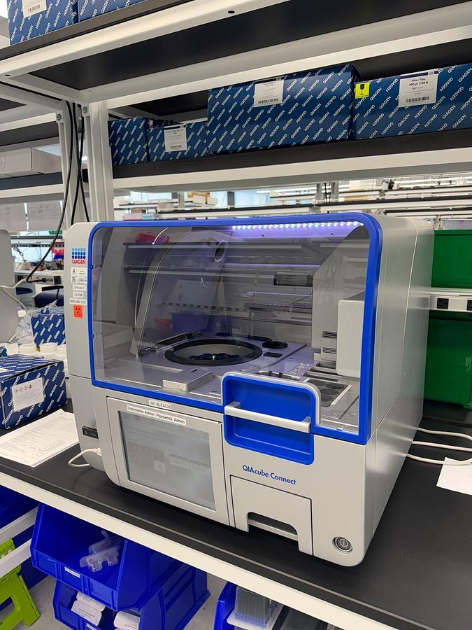 Used Qiagen QIAcube Connect RNA/DNA Extraction Instrument
