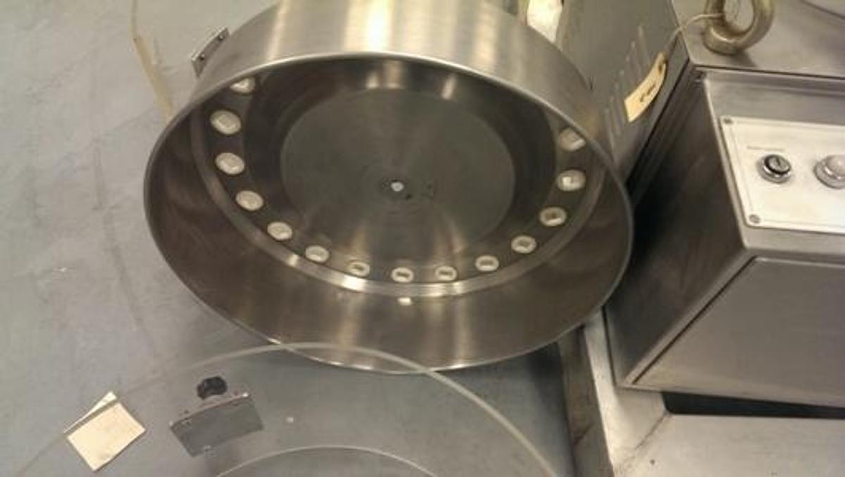 Used MG2 Capsule Filling Pre-Selecting Machine