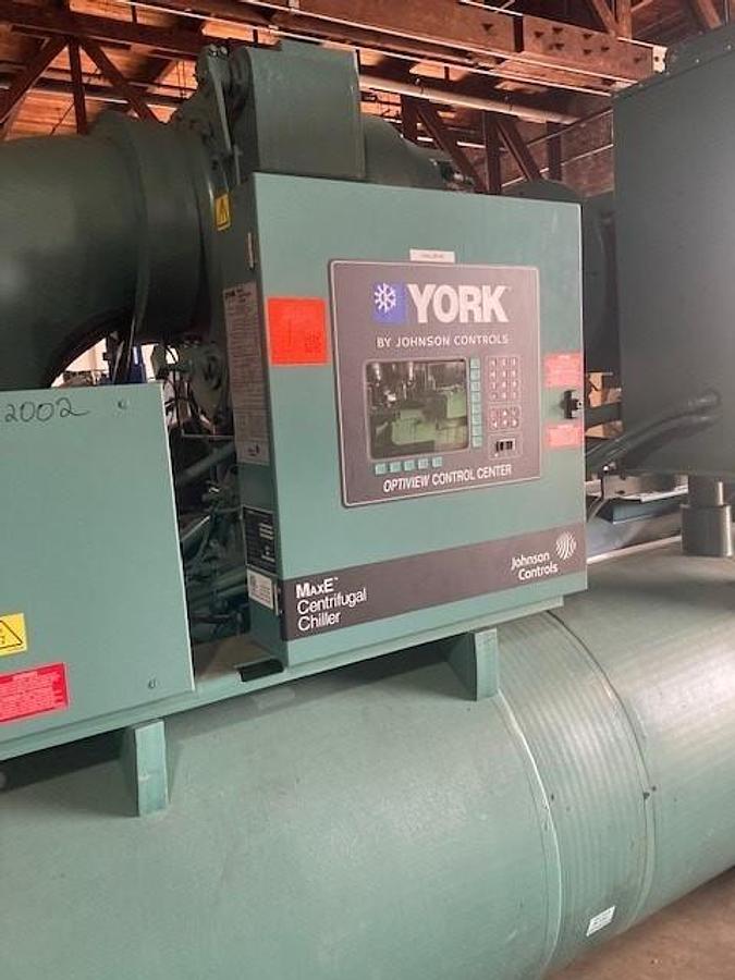 Used York MaxE 400 Ton Centrifugal Chiller with Cooling Tower