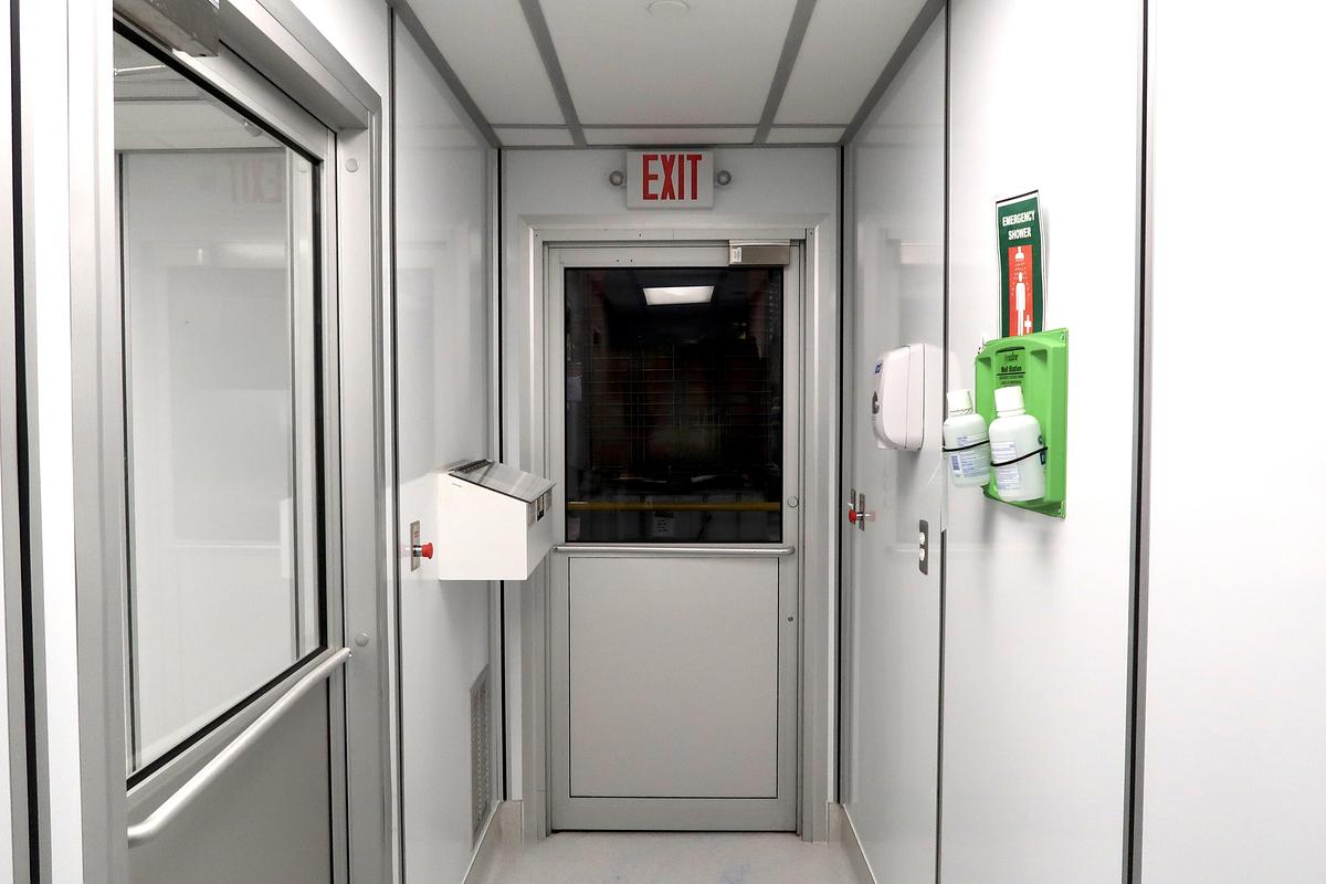Used Clean Air Technology Cleanroom Compounding Suite