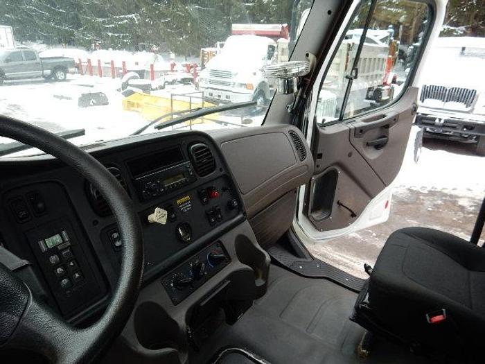 Used 2009 Freightliner M2-112V