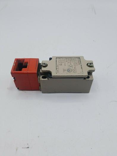 Used OMRON INTERLOCK SWITCH D4BS-3AFS