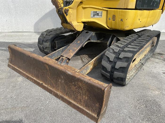 2005 KOMATSU PC27 R-8