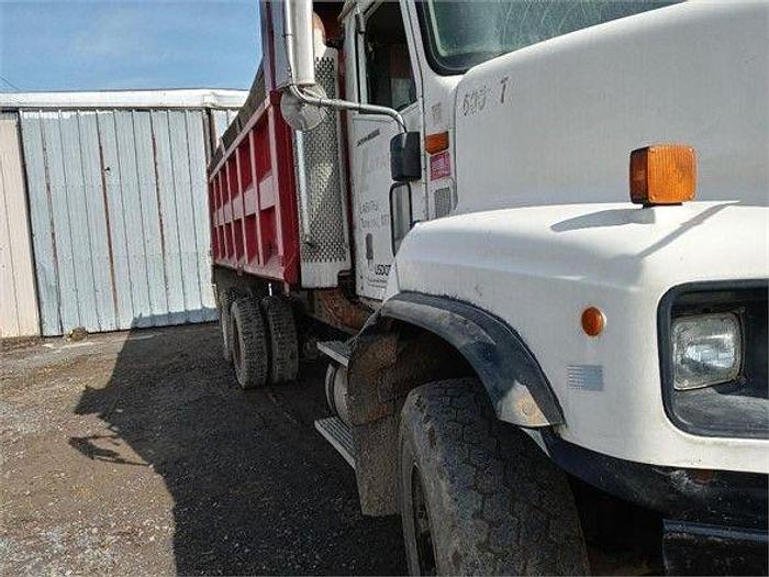 Used 2002 INTERNATIONAL 5600