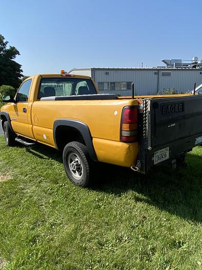 Used 2006 GMC 2500 HD CNG pickup w/liftgate a great value