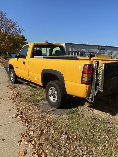 Used 2006 GMC 2500 HD CNG pickup w/liftgate a great value