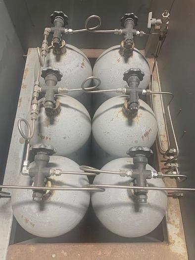 Used CNG Storage and Dispenser FuelMaker FF350 with 3600 psi ctc/dot bottles