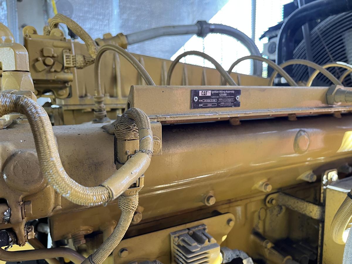 Used Complete CNG Station 185HP Gemini Compressor with 100 hours driven by a Cat 3306 with Great Storage