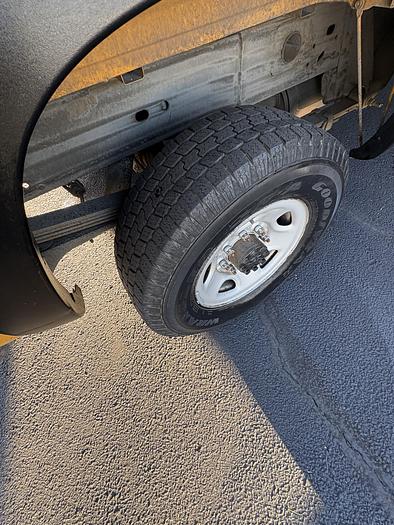 Used 2006 GMC 2500 HD CNG pickup w/liftgate a great value