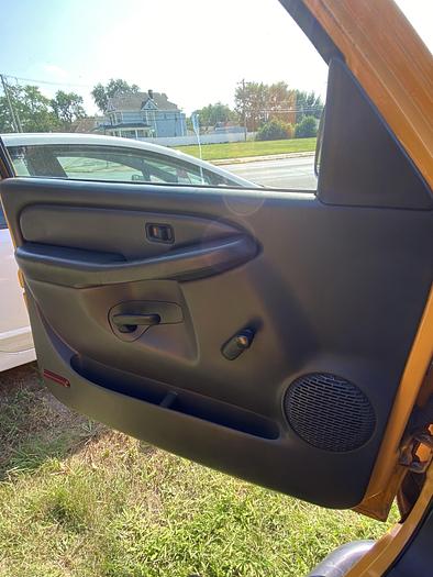 Used 2006 GMC 2500 HD CNG pickup w/liftgate a great value