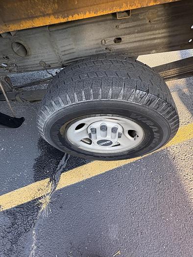 Used 2006 GMC 2500 HD CNG pickup w/liftgate a great value