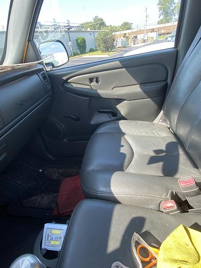 Used 2006 GMC 2500 HD CNG pickup w/liftgate a great value