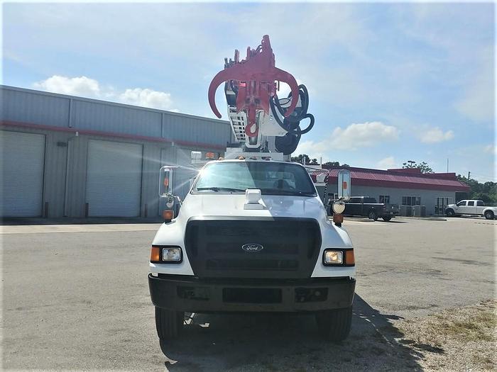 Used 2009 Ford F750 Utility Altec DM47-TR Digger Derrick