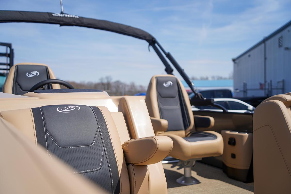 2026 Barletta Cabrio Ultra Lounge/Co-Captain