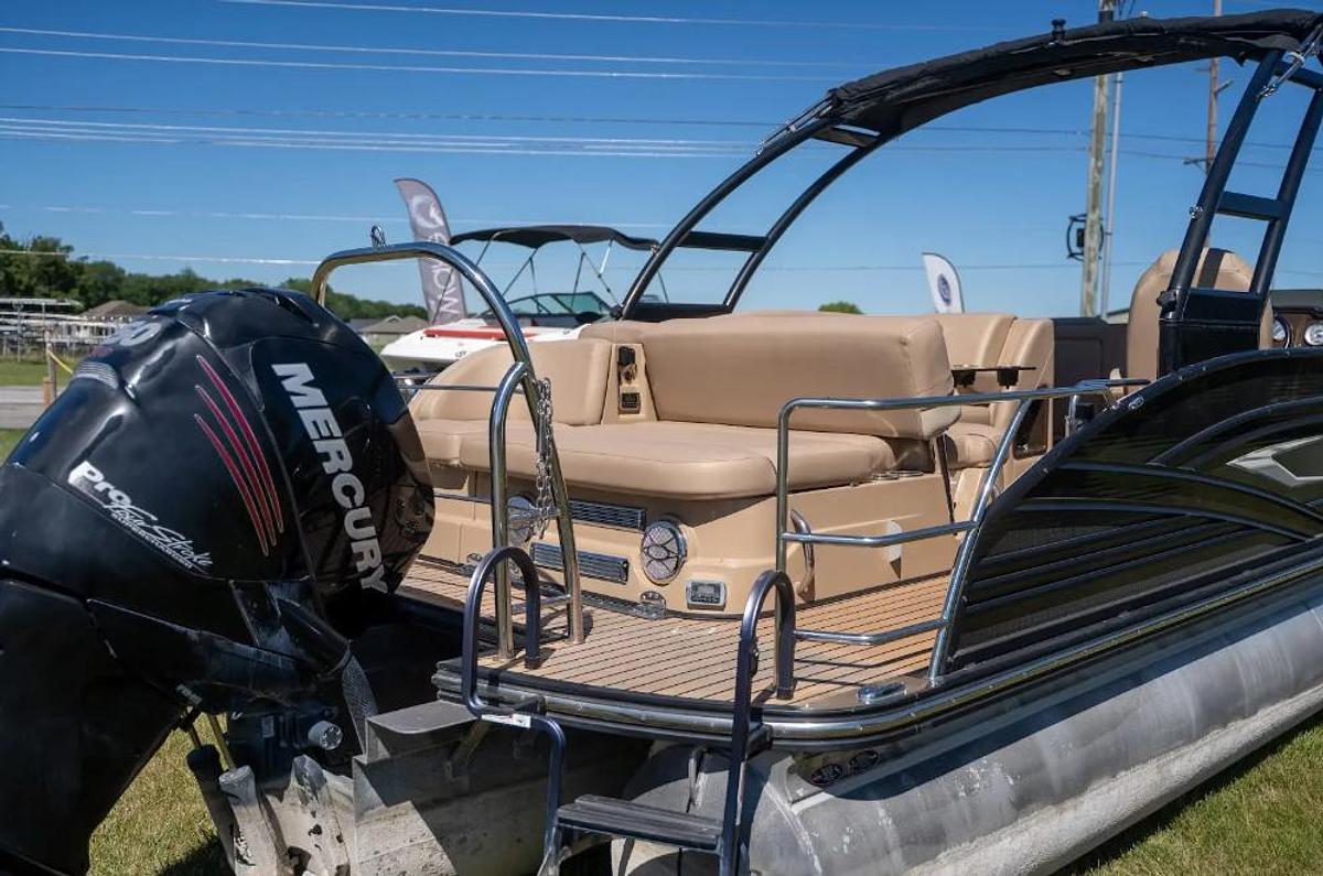 Used 2015 Cypress Caymen 230 LE