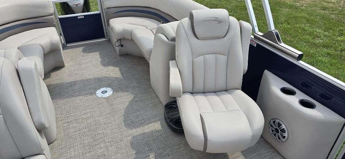 Used 2017 Bennington G22