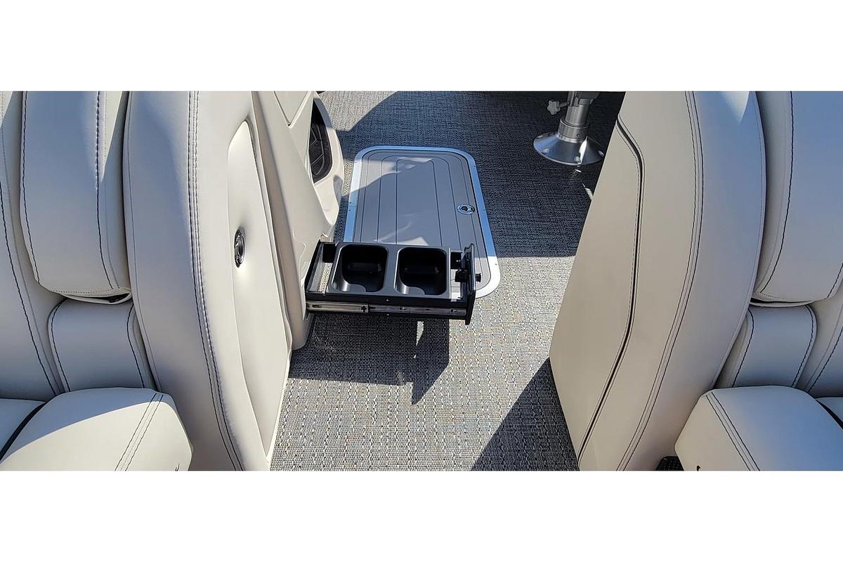 2025 Barletta Lusso Quad Lounge/Co-Captain