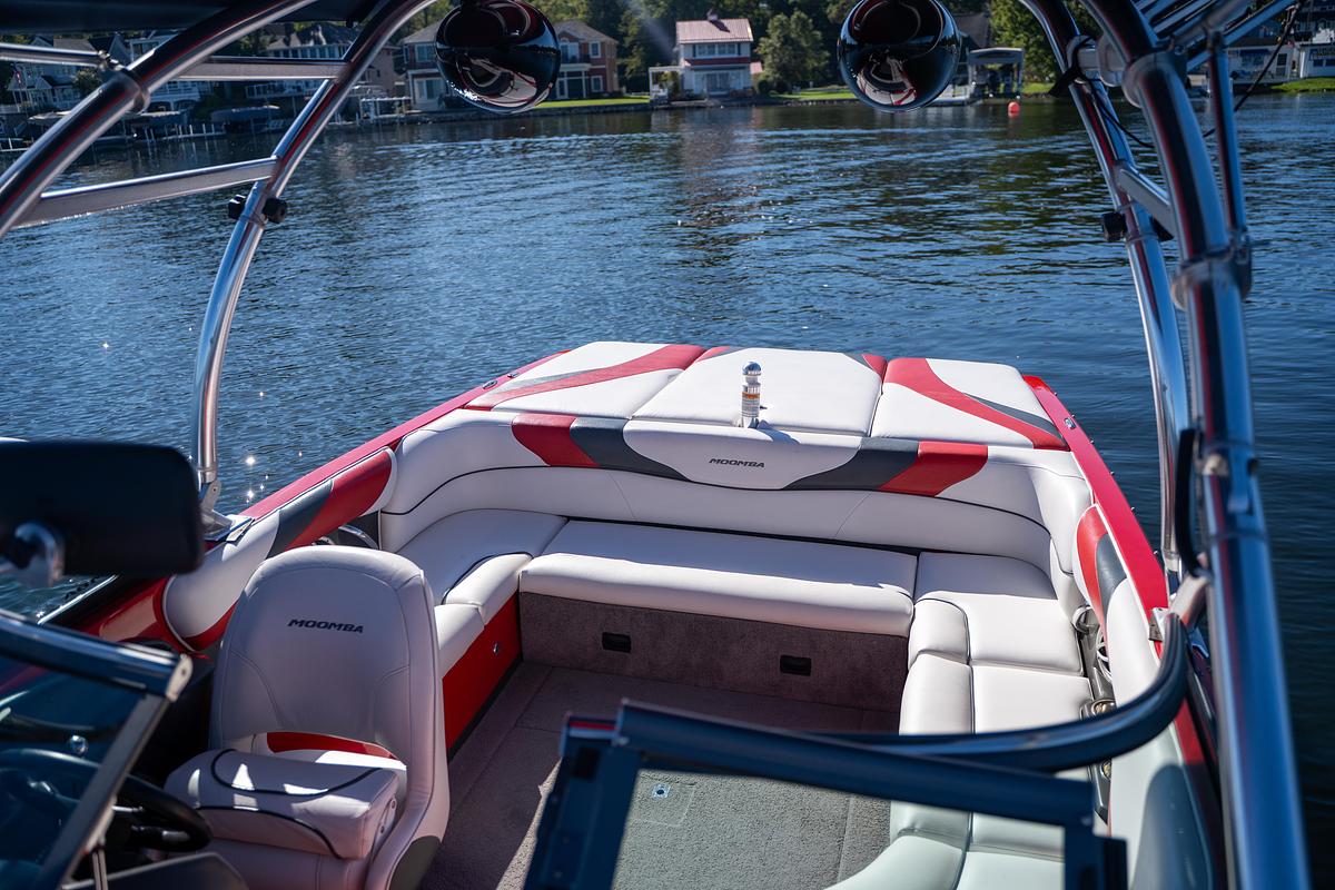 Used 2010 Moomba Mobius LSV