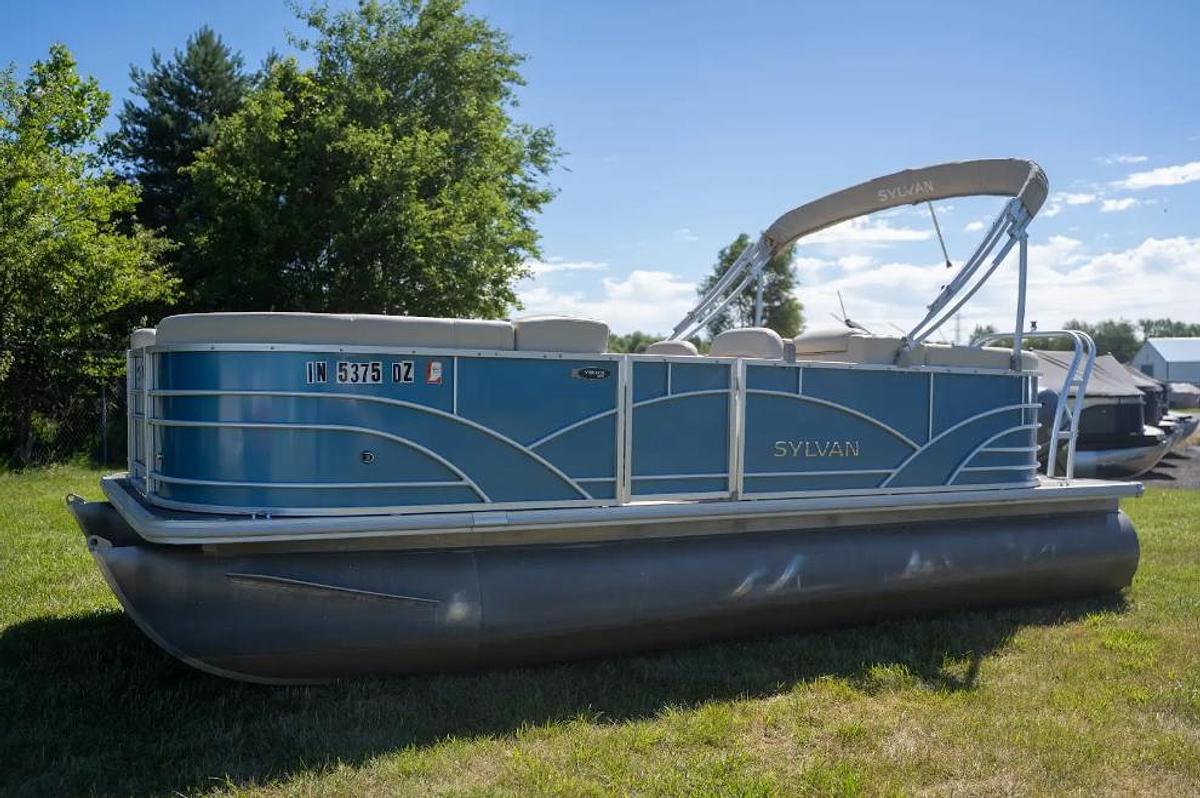 Used 2017 Sylvan Mirage 8520 LZ
