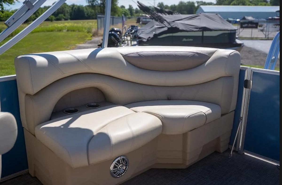 Used 2017 Sylvan Mirage 8520 LZ