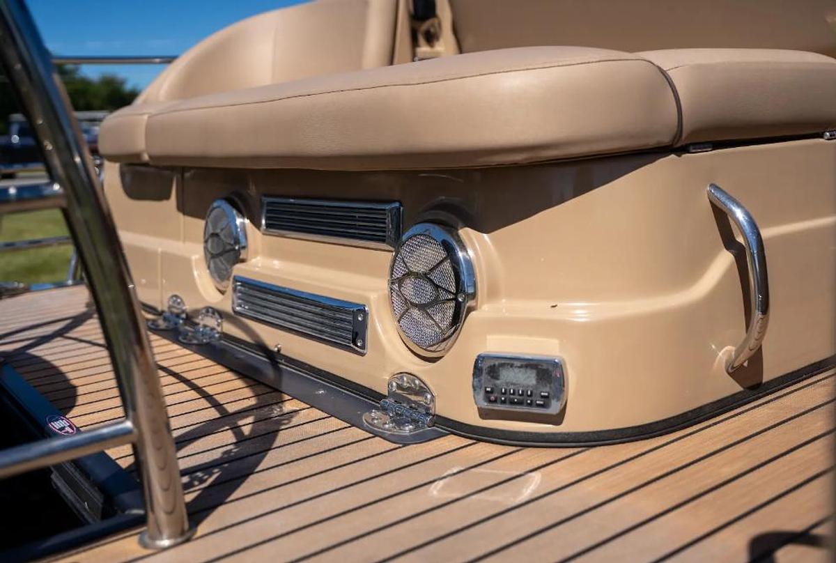 Used 2015 Cypress Caymen 230 LE