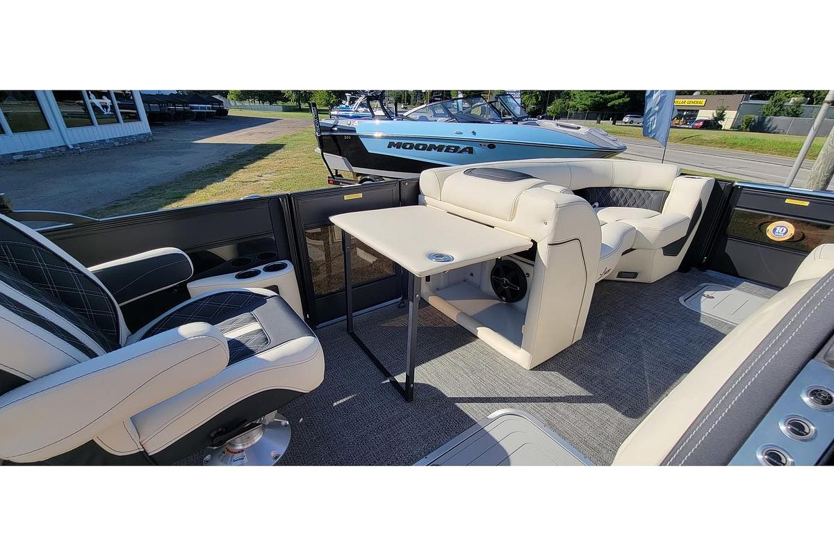 2025 Barletta Lusso Quad Lounge/Co-Captain
