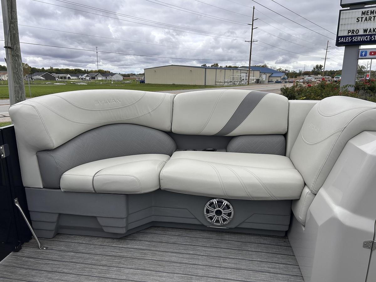 Used 2019 Sylvan Mirage 8520 DLZ