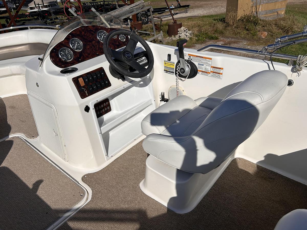 Used 2012 Hurricane Sundeck Sport 201