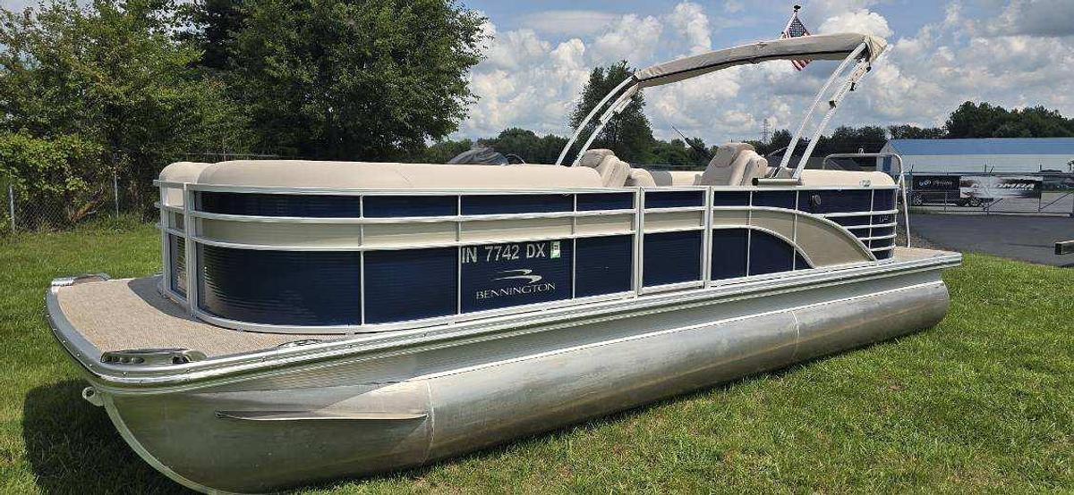 Used 2017 Bennington G22