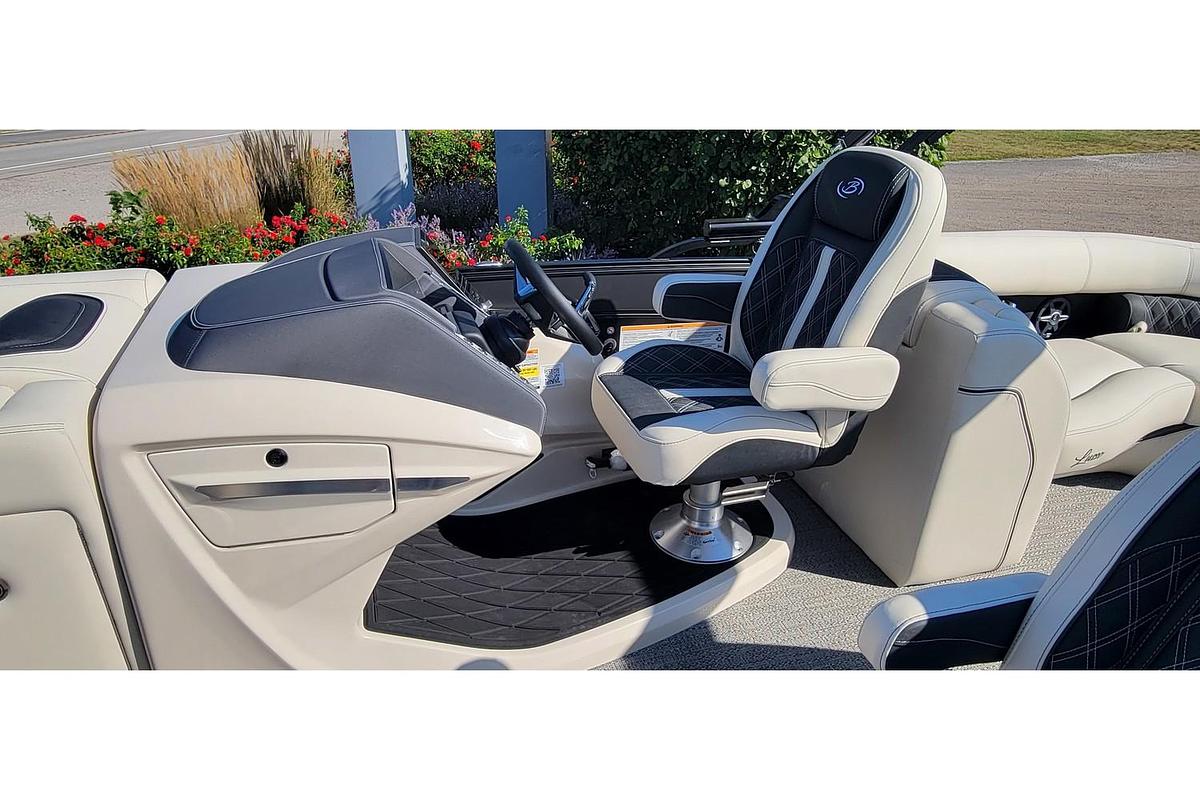 2025 Barletta Lusso Quad Lounge/Co-Captain