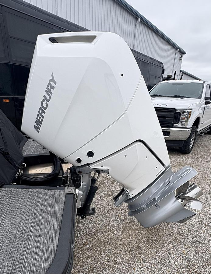 Used 2024 Bennington 23 RXFB