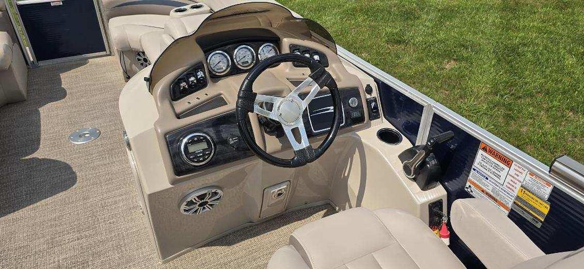 Used 2017 Bennington G22