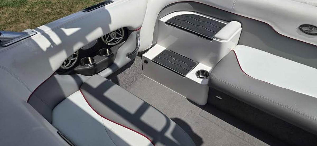 Used 2008 Supra Launch 24ssv